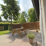 בית נופש Pleasant Near The Centre Of