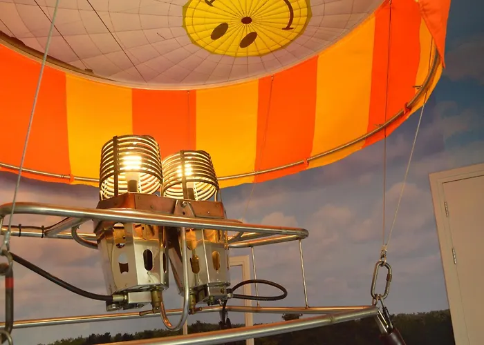 Pleasant Near The Centre Of בית נופש *